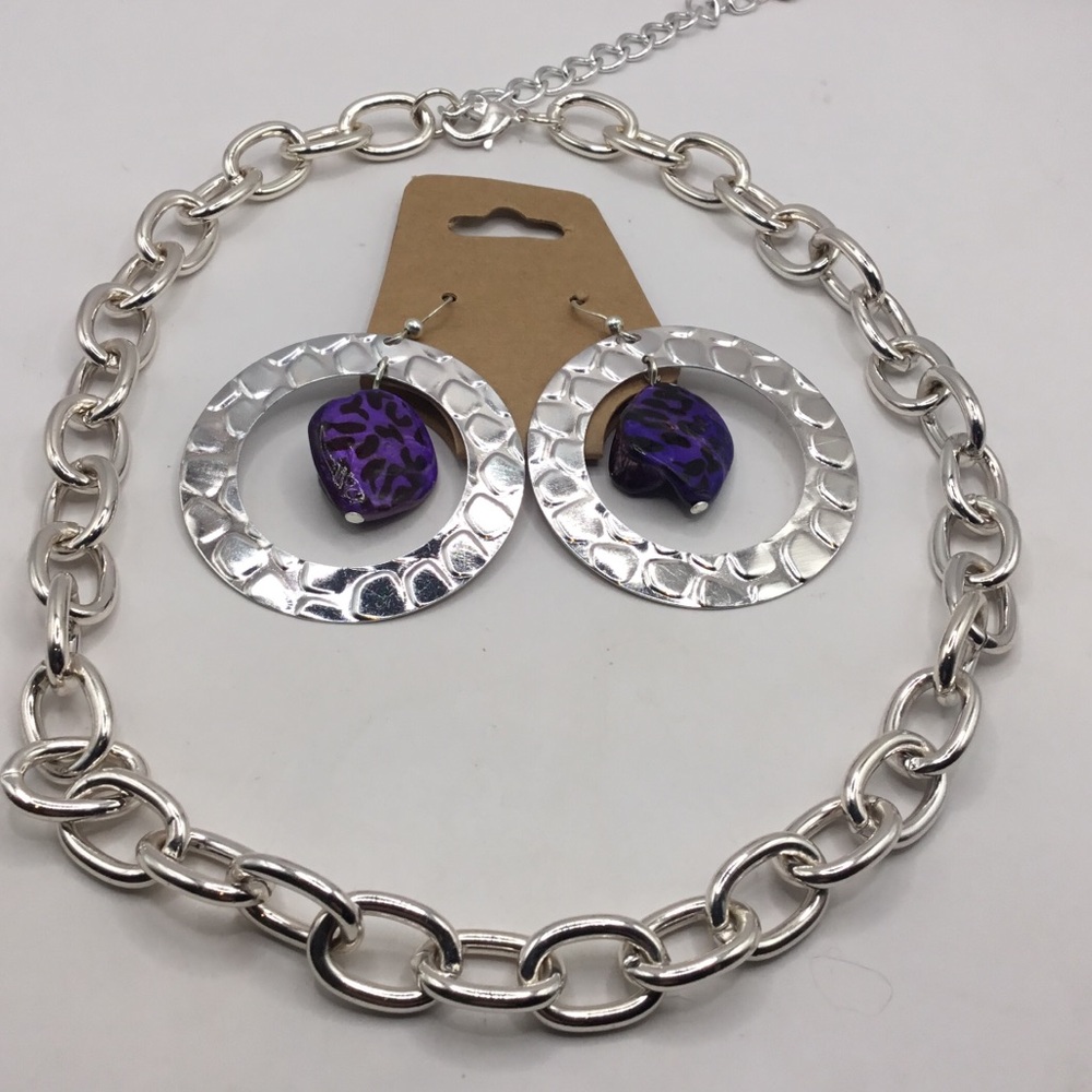 Necklace/Earring Set. Silver and Purple Leopard Print Earrings & Silver Nexklace